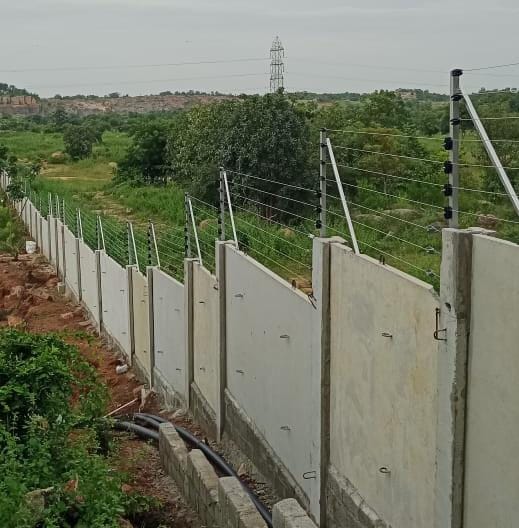 Garden solar fence wire alignment