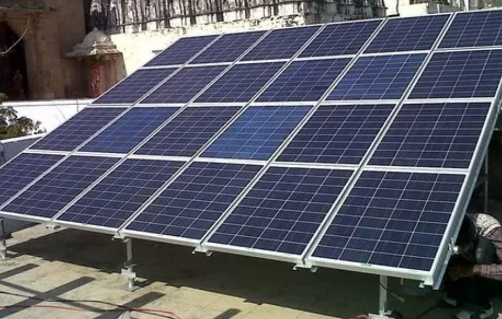 Solar power generation rooftop solar panel arrays